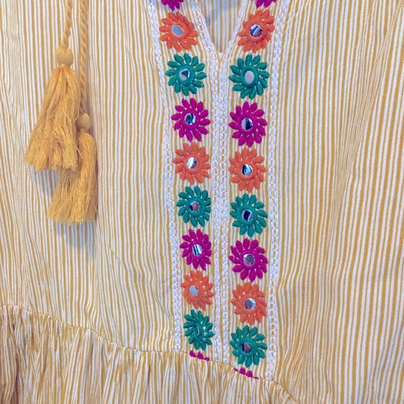 Fun Summer Top - Picture 2 of 3